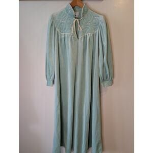 Vintage Gilligan & O'Malley Mint Velour Robe Quilted Embroidered Yoke Small